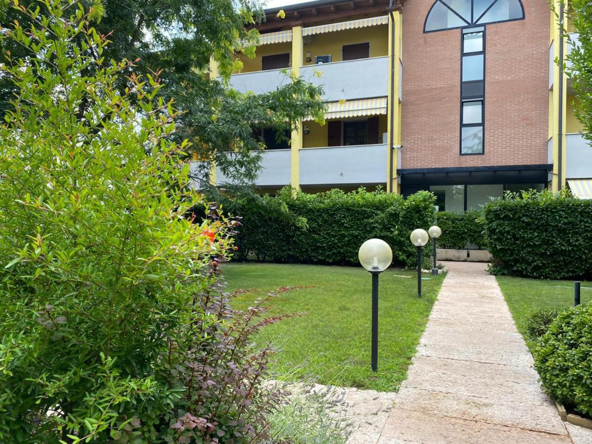 La Lanterna - Appartamenti In Residence Con Piscina Ντεζεντσάνο ντελ Γκάρντα Εξωτερικό φωτογραφία