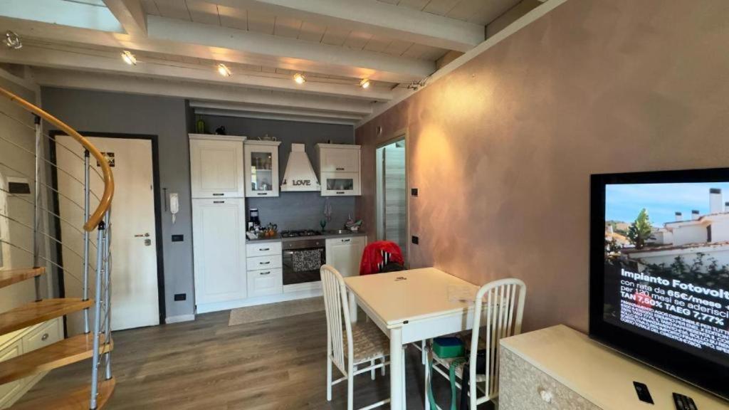 La Lanterna - Appartamenti In Residence Con Piscina Ντεζεντσάνο ντελ Γκάρντα Εξωτερικό φωτογραφία
