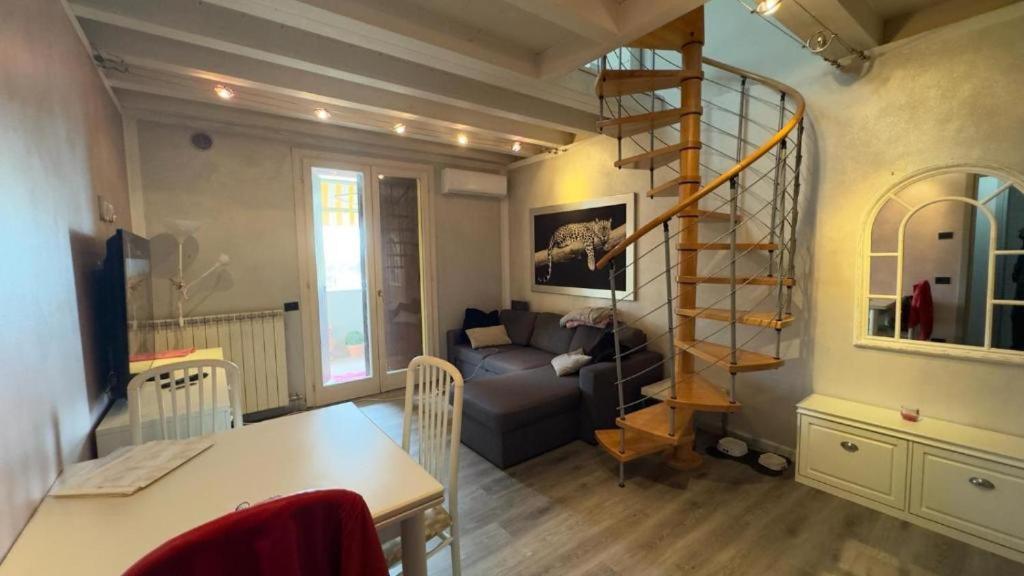 La Lanterna - Appartamenti In Residence Con Piscina Ντεζεντσάνο ντελ Γκάρντα Εξωτερικό φωτογραφία